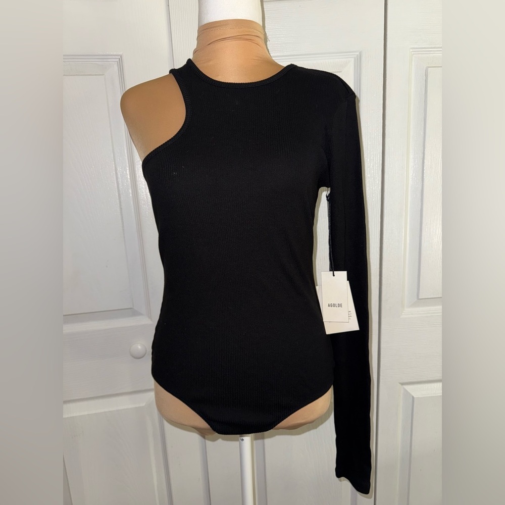 AGOLDE Bea Cutaway Bodysuit
NWT Asymmetrical‎ Neckline Black Size Medium